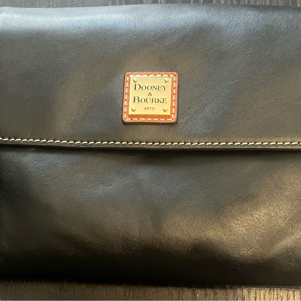 Dooney & Bourke Black Leather HUNTER STYLE crossbody